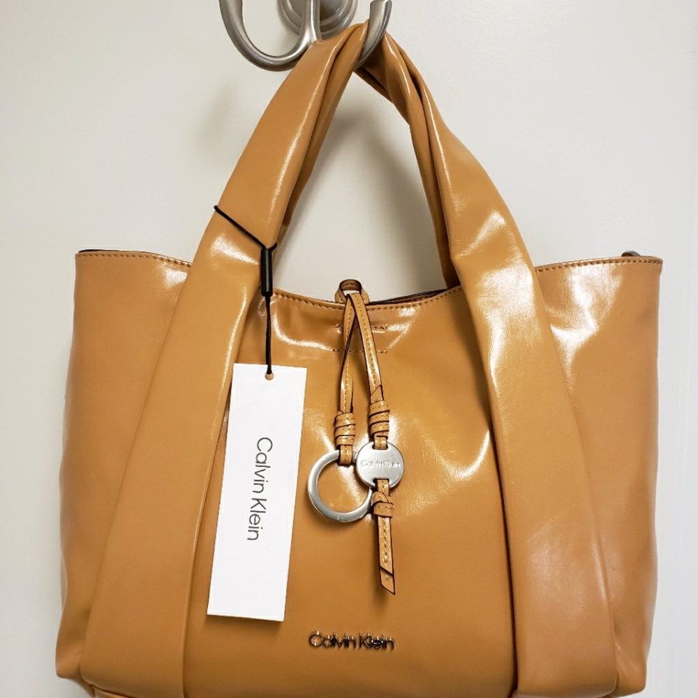 CALVIN KLEIN Hana Medium Vegan Leather Novelty Shoulder/Crossbody Bag--NWT